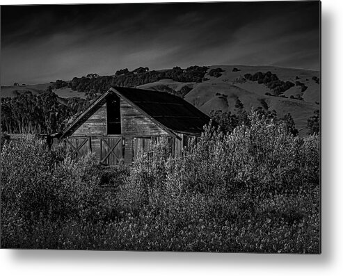 Old Barn Metal Print featuring the photograph Old Working Barn by Bruce Bottomley