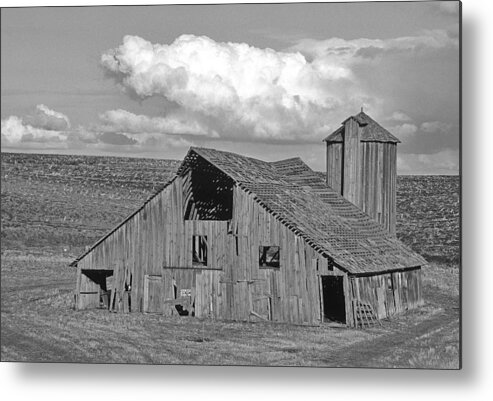 Outdoors Metal Print featuring the photograph The Palouse Breaks Barn by Doug Davidson