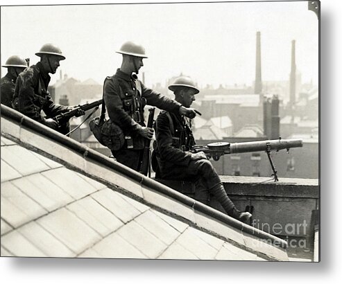 Dublin Metal Print featuring the photograph British Troops On Roof With Machine Gun by Bettmann