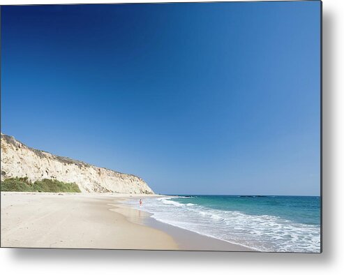 Water's Edge Metal Print featuring the photograph Californian Beach And Pacific Ocean by Stevegeer