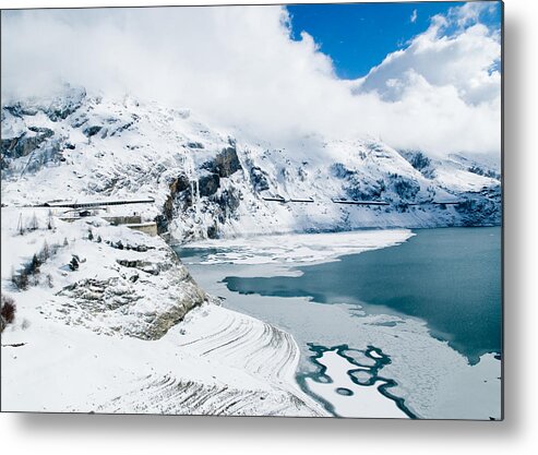 Scenics Metal Print featuring the photograph Frozen Lake In Winter by Www.kirstylegg.co.uk