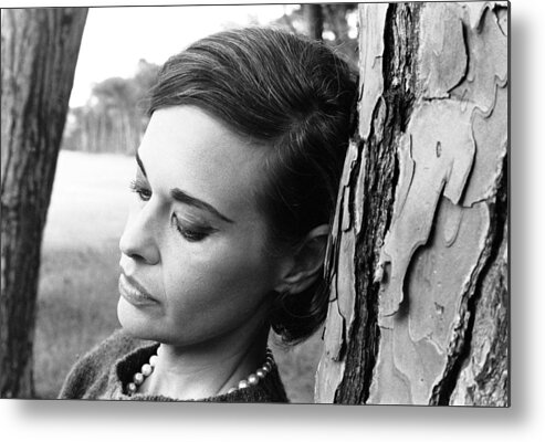 Pearl Jewelry Metal Print featuring the photograph Gloria Vanderbilt by Paul Schutzer