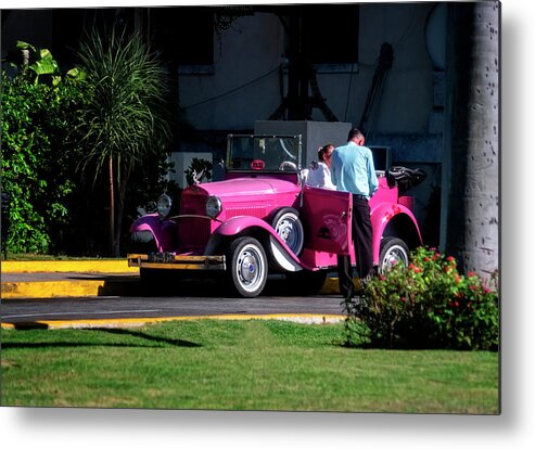 Havana Cuba Metal Print featuring the photograph Havana Taxi by Tom Singleton