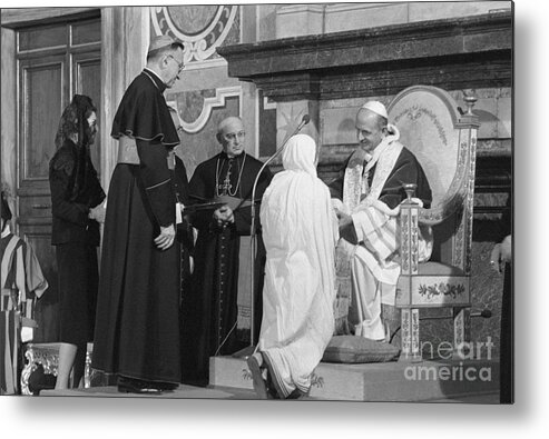Working Metal Print featuring the photograph Pope Awards Peace Prize To Mother Teresa by Bettmann