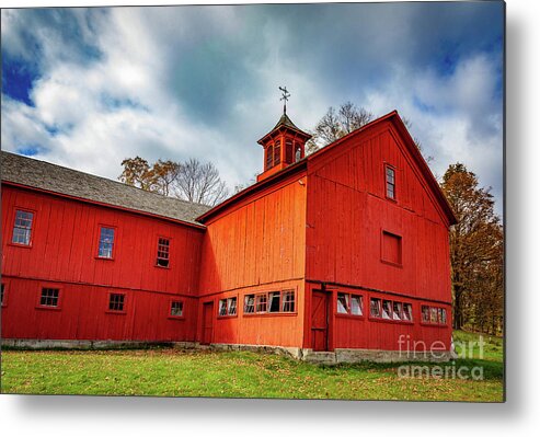 Red Barn Metal Print featuring the photograph William Cullen Bryant Barn 2 by Jim Gillen