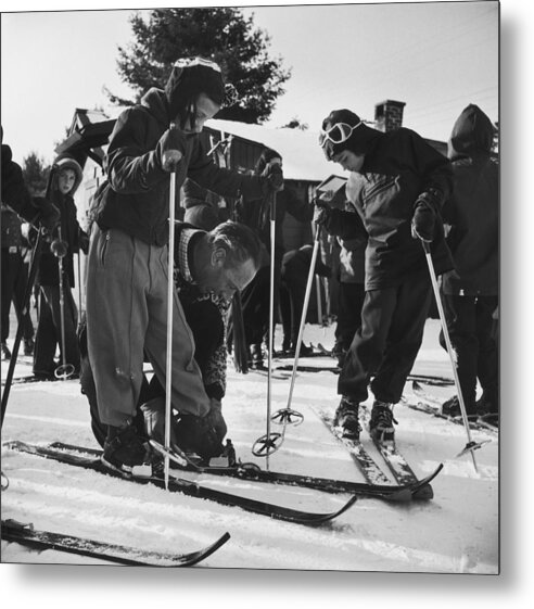 People Metal Print featuring the photograph New England Skiing #10 by Slim Aarons