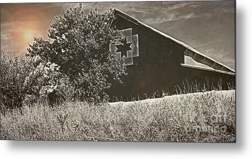 Rustic Barn In Iowa Metal Print featuring the photograph Rustic Barn in Iowa by Luther Fine Art