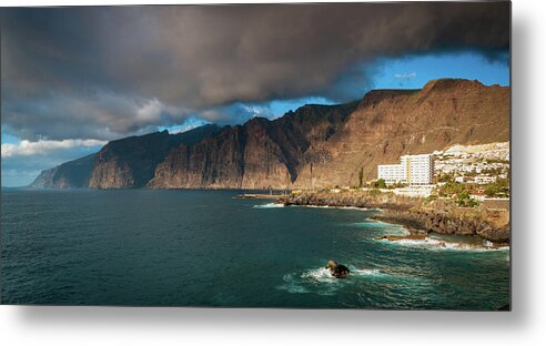 Los Gigantes Metal Print featuring the photograph Los Gigantes #2 by Gavin Lewis