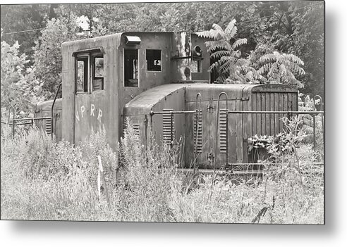 Yancey Railroad Metal Print featuring the photograph NPRR's old engine number 40 by Tammy Schneider