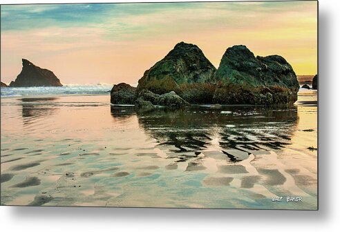 Oregon Metal Print featuring the photograph A Scene From the Beach by Walt Baker