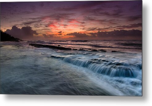 Sunrise Metal Print featuring the photograph Hawaiian sunrise by Tin Lung Chao