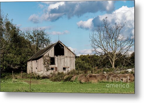 Barn Metal Print featuring the photograph Spooky barn by Sam Rino