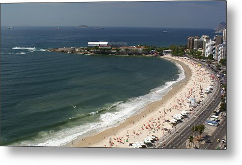 Water's Edge Metal Print featuring the photograph Copacabana Beach by Jose Fernando Ogura/curitiba/brazil