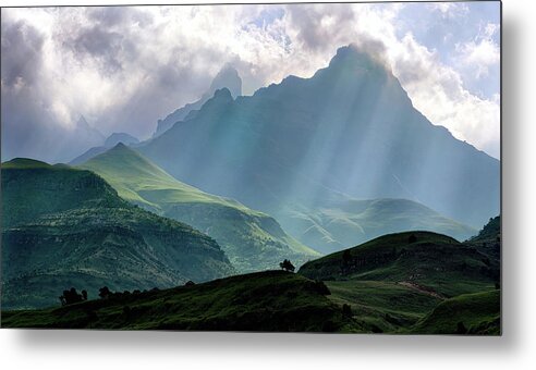 Scenics Metal Print featuring the photograph Mnweni Rays by Paul Bruins Photography