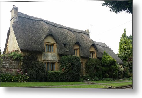 Thatched Cottage Image Metal Print featuring the photograph Thatched Cottage by Roxy Rich