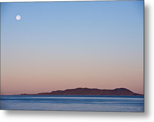 Pic Island Metal Print featuring the photograph Pic Moon by Doug Gibbons