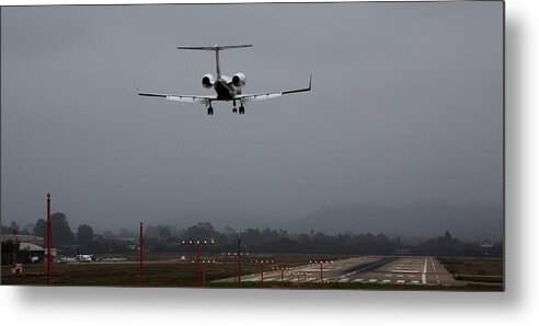 Gulfstream Metal Print featuring the photograph Gulfstream Approach by John Daly