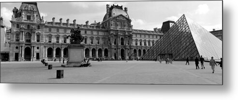 Photography Metal Print featuring the photograph Tourists In The Courtyard Of A Museum #1 by Panoramic Images