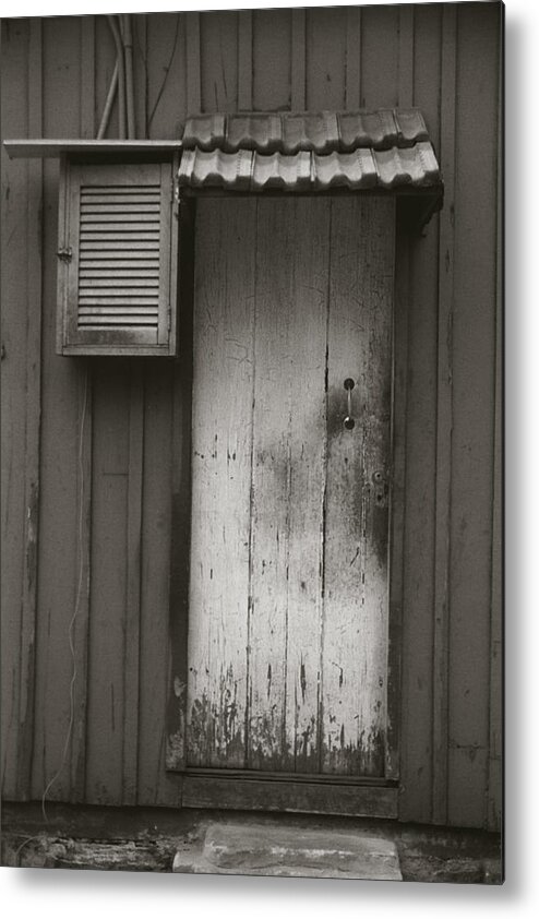 Entrance Metal Print featuring the photograph Come in by Amarildo Correa
