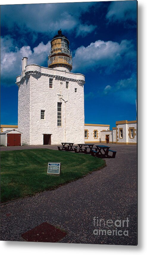 Kinnaird Metal Print featuring the photograph Kinnaird Head Lightouse by Riccardo Mottola