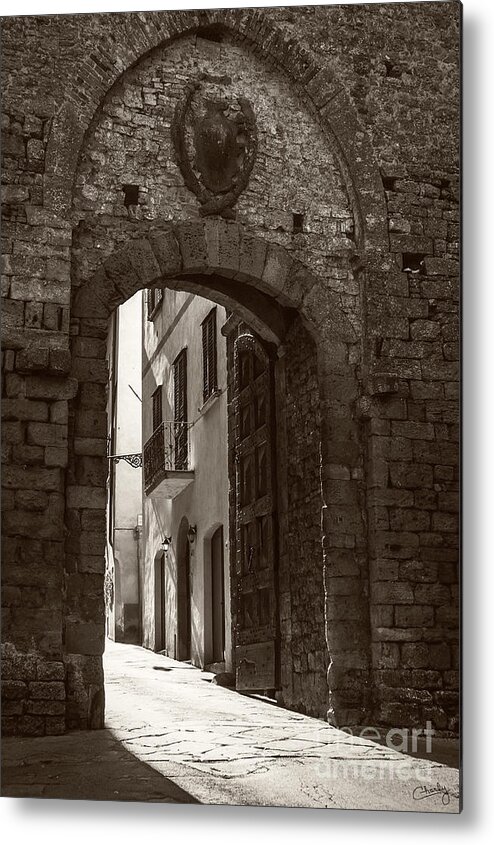 Porta Florentina Metal Print featuring the photograph Porta Florentina by Prints of Italy