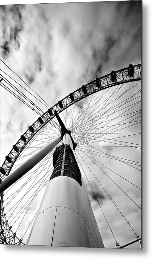 London Metal Print featuring the photograph The eye by Jorge Maia