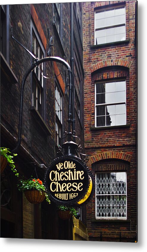 Ye Olde Cheshire Cheese Metal Print featuring the photograph Ye Olde Pub by Sharon Popek