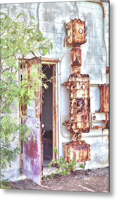 13754 Metal Print featuring the photograph Backside Rust by Gordon Elwell