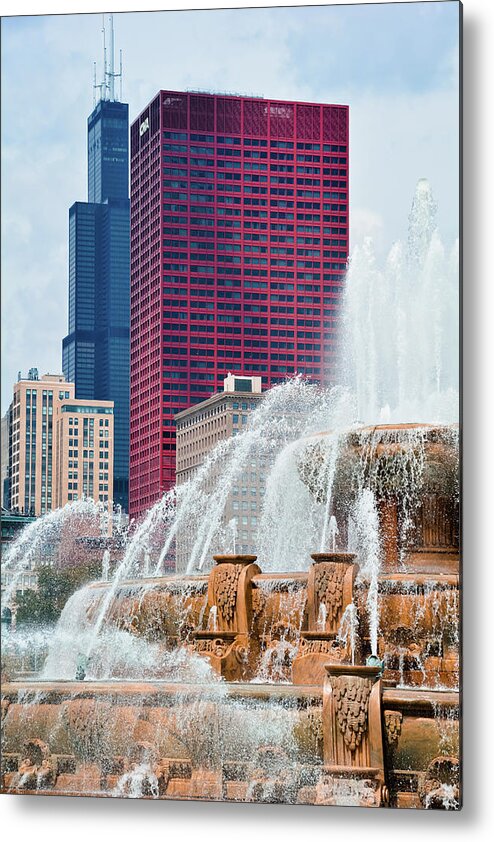Chicago Metal Print featuring the photograph Buckingham Fountain Skyline by Kyle Hanson