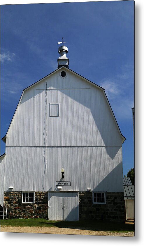 Goodells Park Metal Print featuring the photograph Goodells Barn by Mary Bedy