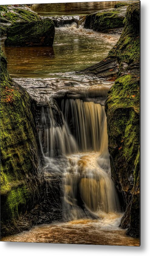 Pewits Nest Metal Print featuring the photograph Pewits Nest Middle Waterfall by Dale Kauzlaric