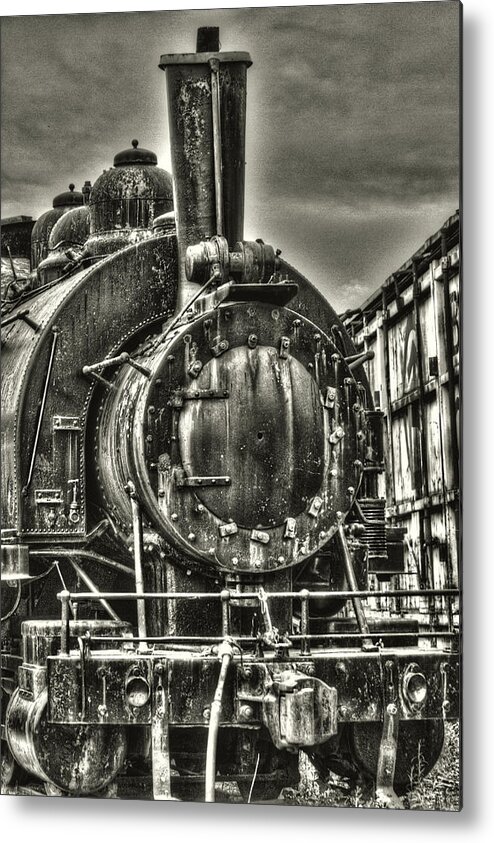 Illinois Metal Print featuring the photograph Rusting Locomotive by Roger Passman