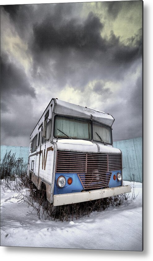Winnebago Metal Print featuring the photograph The relinquished resident by Russell Styles