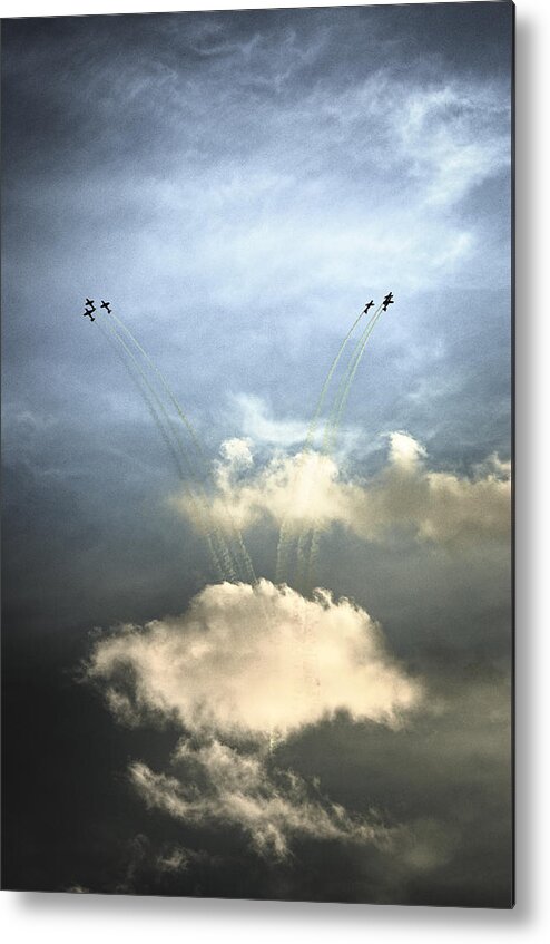 Airshow Metal Print featuring the photograph by Gustavo Marquez