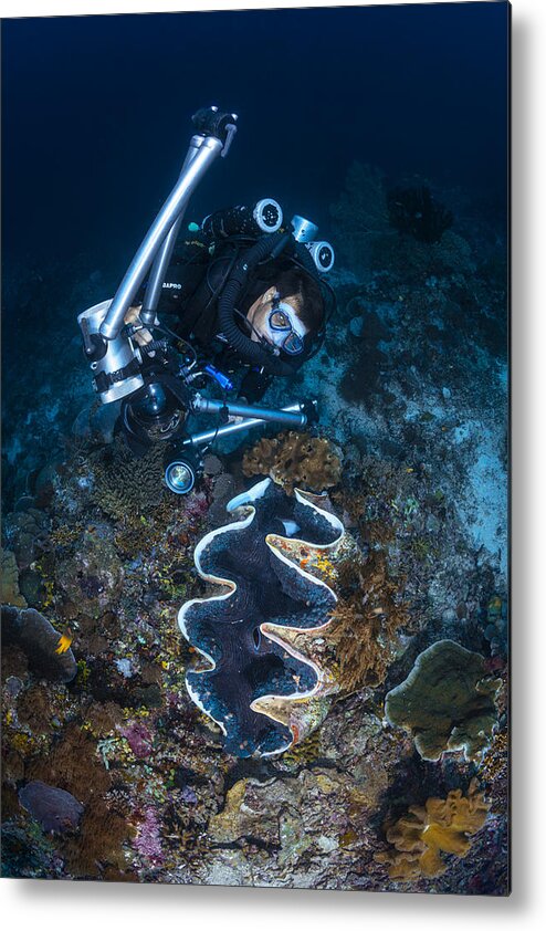 Bnitier Metal Print featuring the photograph Giant Clam by Barathieu Gabriel