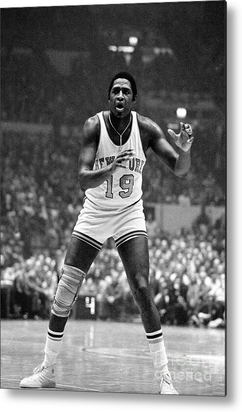 New York Knicks - Basketball Signed co-signed by: Willis Reed