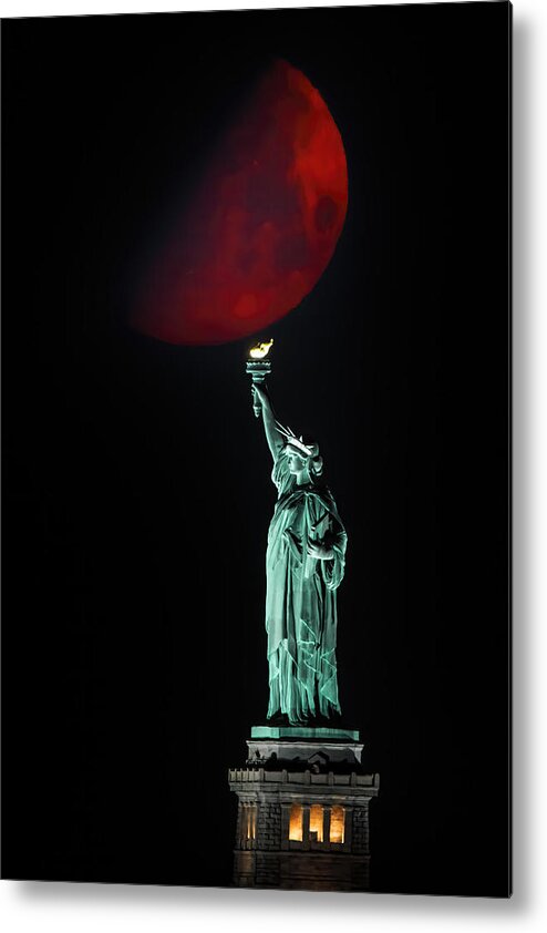 Moon Metal Print featuring the photograph Statue Of Liberty And Moonset by Hua Zhu