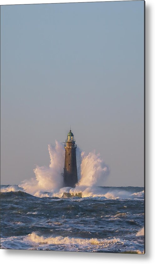 Minots Ledge Lighthouse Metal Print featuring the photograph Minots Ledge Lighthouse by Juergen Roth