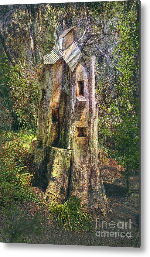 Elaine Teague Metal Print featuring the photograph Tree House by Elaine Teague