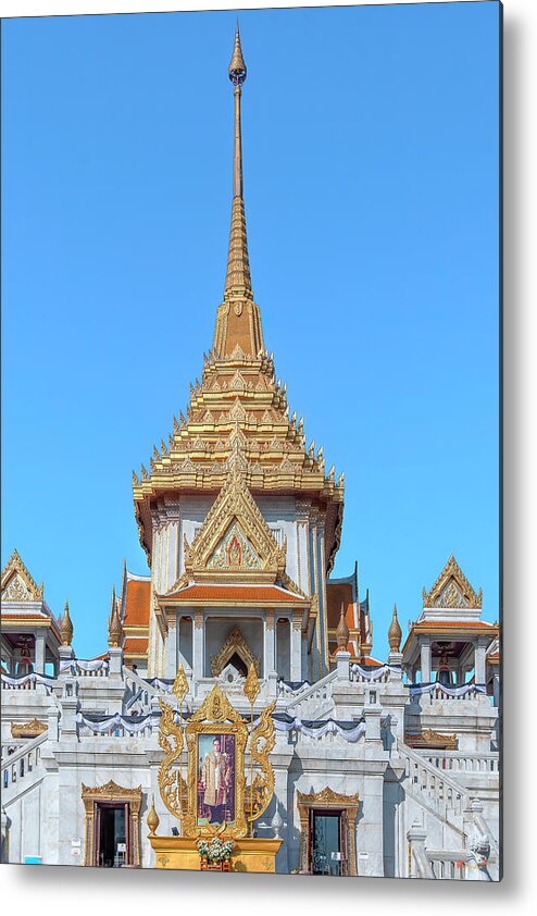 Scenic Metal Print featuring the photograph Wat Traimit Phra Maha Mondop of the Golden Buddha DTHB2285 by Gerry Gantt