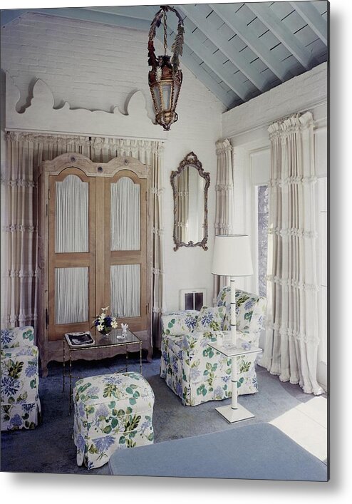 Interior Metal Print featuring the photograph A Guest Room At Hickory Hill by Tom Leonard