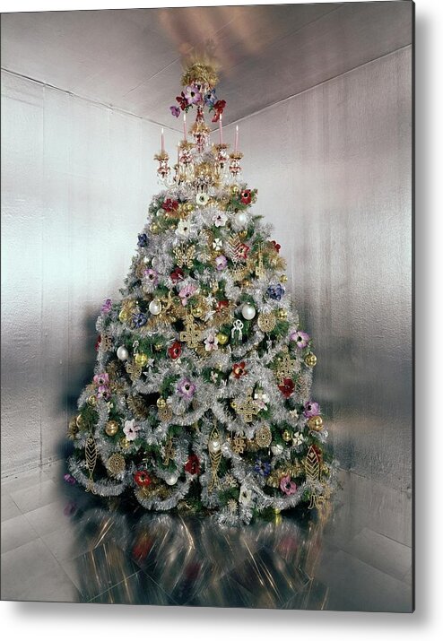 Home Metal Print featuring the photograph Christmas Tree Decorated By Gloria Vanderbilt by Ernst Beadle