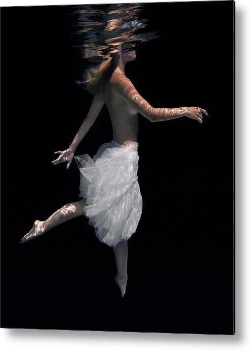 Underwater Metal Print featuring the photograph Elegance by Gemma Silvestre