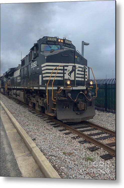 Norfolk Southern Metal Print featuring the photograph Norfolk Southern 9392 by Dale Powell