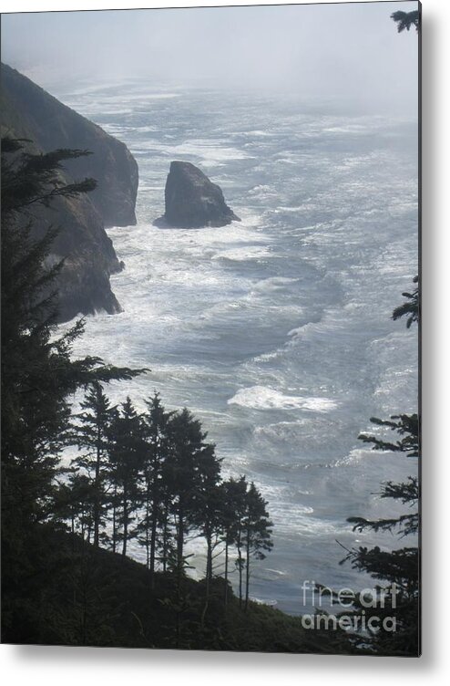 Oregon Metal Print featuring the photograph Ocean Drop by Fiona Kennard