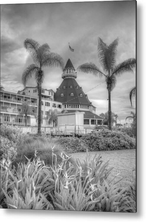 Hotel Del Coronado Metal Print featuring the photograph Hotel del Coronado by Jane Linders