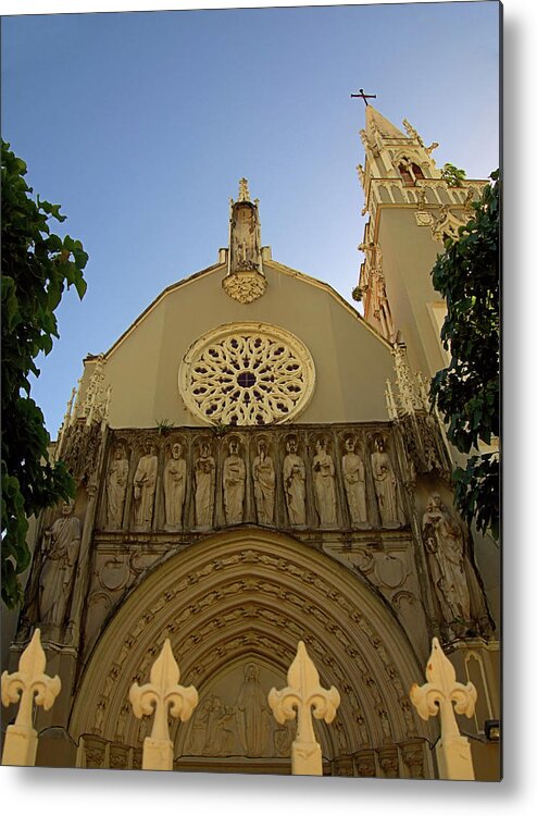 Catholic Church Metal Print featuring the photograph Iglesia San Jorge by Newwwman