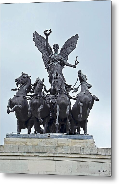 Wellington Arch Metal Print featuring the photograph Wellington Arch by Shanna Hyatt