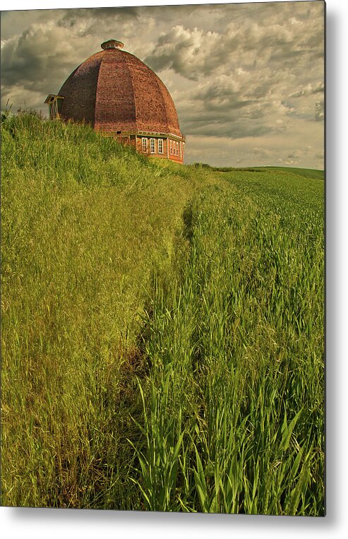 Farm Metal Print featuring the photograph Round Barn by Bob Cournoyer