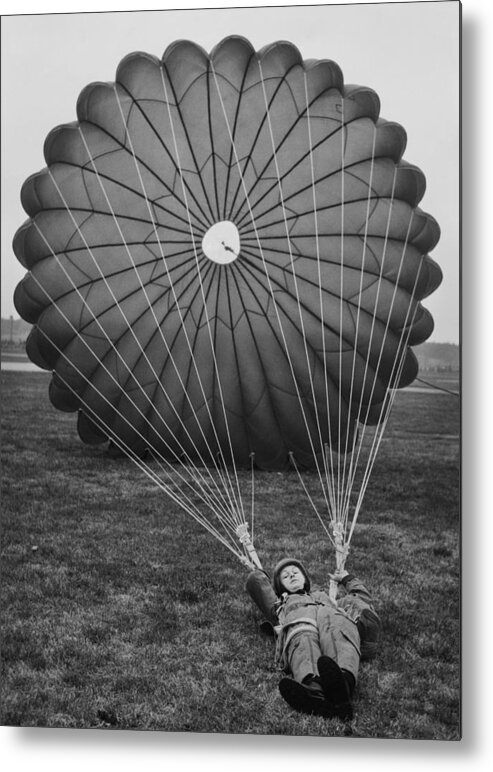 Parachuting Metal Print featuring the photograph Parachute Training Of Women S Royal by Keystone-france
